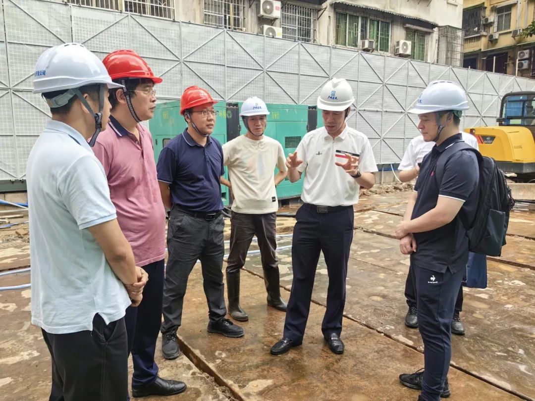 广州建筑集团党委书记、董事长李水江一行到“黉桥·小石集”项目开展安全生产检查